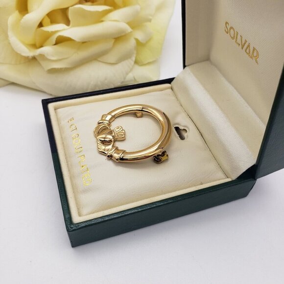 NIB Solvar 18kt Gold Plated Claddagh Brooch Pin In Gift Box - Picture 5 of 11